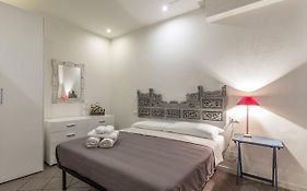 Farini Love - The Place Apartments